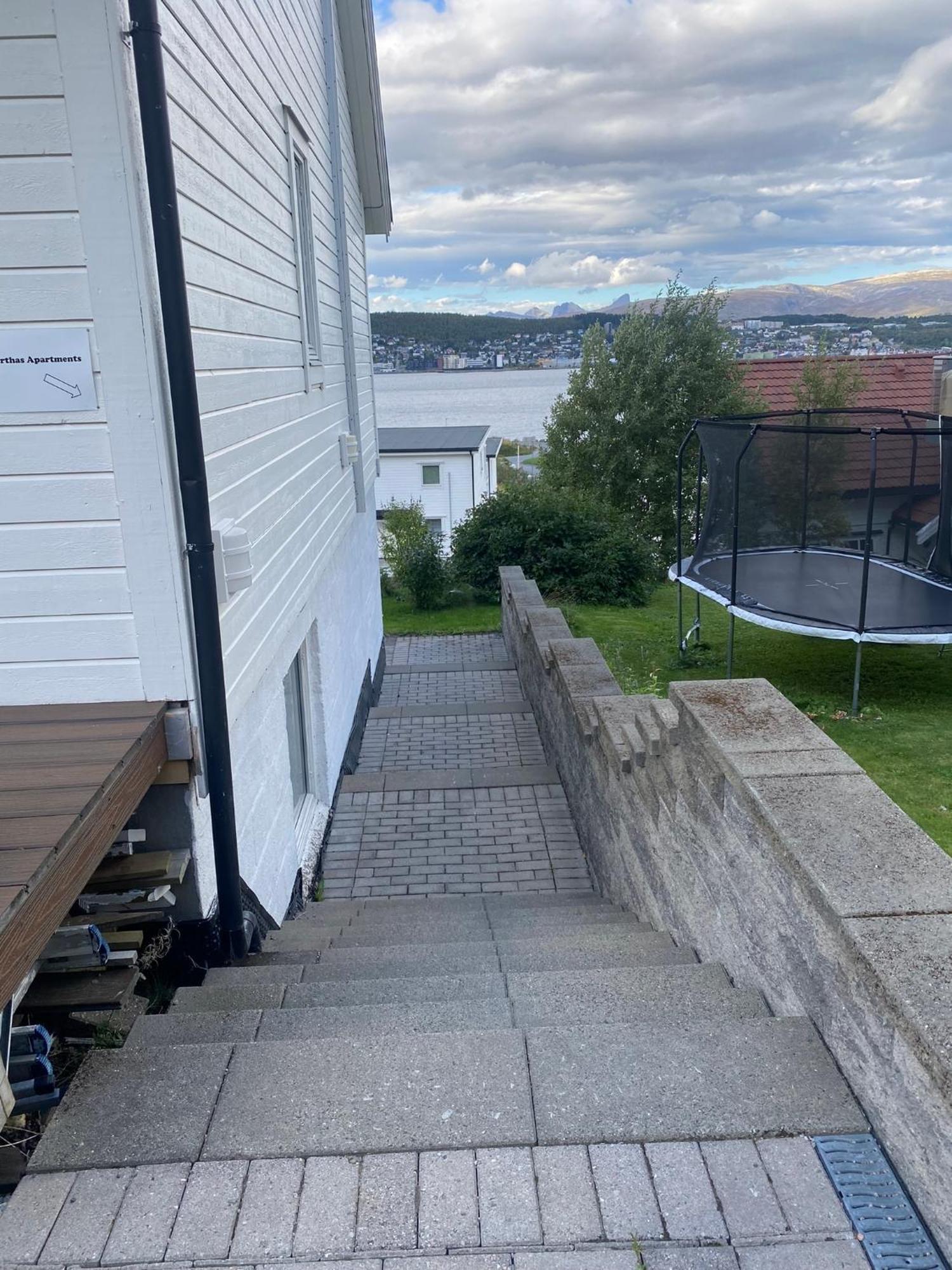 Polar Cozy Apartment - With View And Free Parking Tromso Ngoại thất bức ảnh